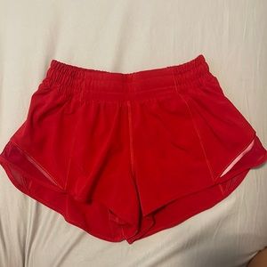 Lululemon Hotty Hot shorts 2.5”